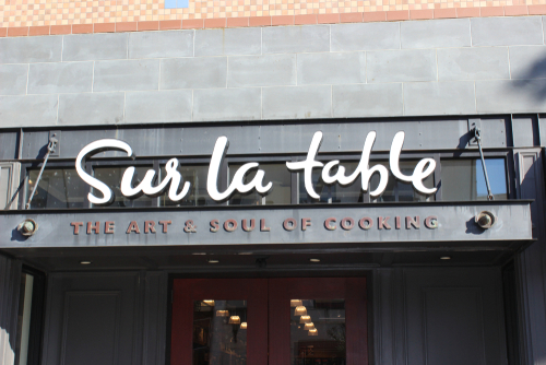 Sur La Table to Close Knox Street Location